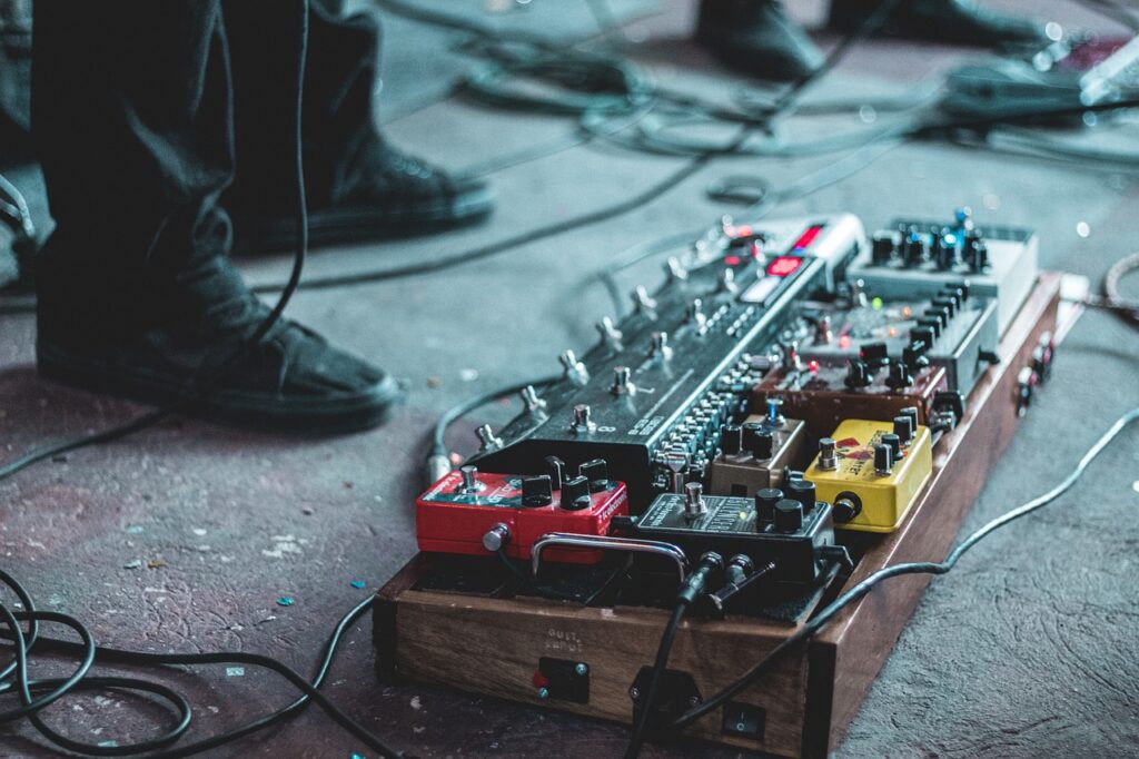 pedalboard, guitar, music-4725871.jpg